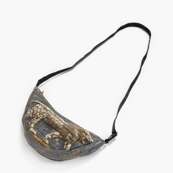 Crossbody táska oroszlánnal