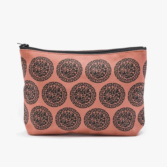 Neszeszer medallion mintával